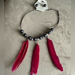 Fashion Jewelry Fuchsia Feather Pendant Necklace with Hematite Beads